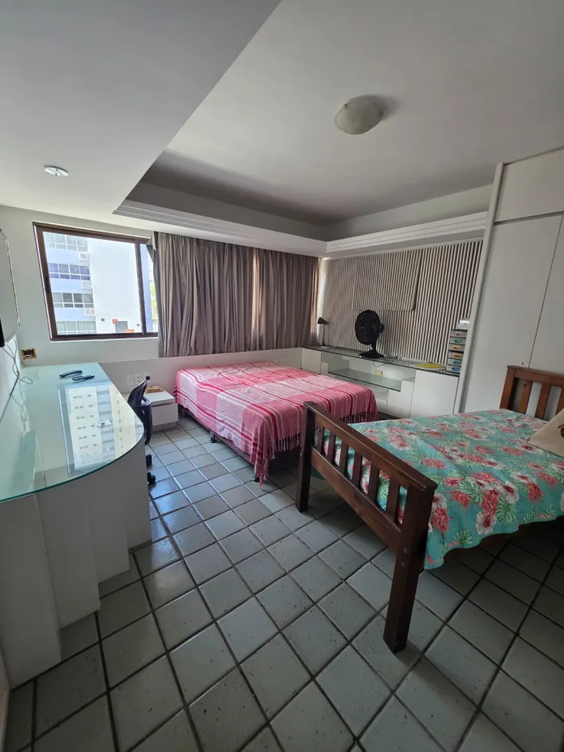 Apartamento &agrave; venda com 168 m&sup2; | 3 quartos sendo 1 su&iacute;te | Varanda | 1 vaga Avenida Conselheiro Aguiar Recife - 