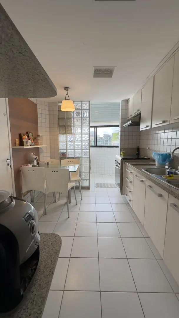 Apartamento &agrave; venda com 120 m&sup2; | 3 Quartos sendo 1 su&iacute;te | Vista pro mar | Bem localizado Rua Raul Azedo Recife - 