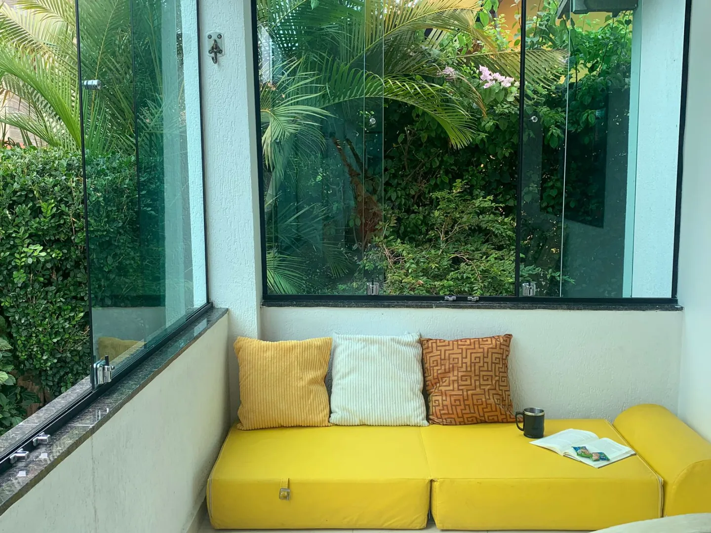 Casa em condom&iacute;nio &agrave; venda com 312 m&sup2; | 5 quartos, sendo 4 su&iacute;tes | Porteira fechada  Gravatá - 