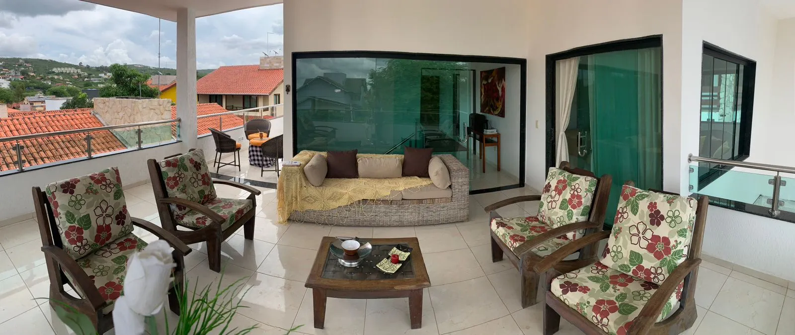 Casa em condom&iacute;nio &agrave; venda com 312 m&sup2; | 5 quartos, sendo 4 su&iacute;tes | Porteira fechada  Gravatá - 