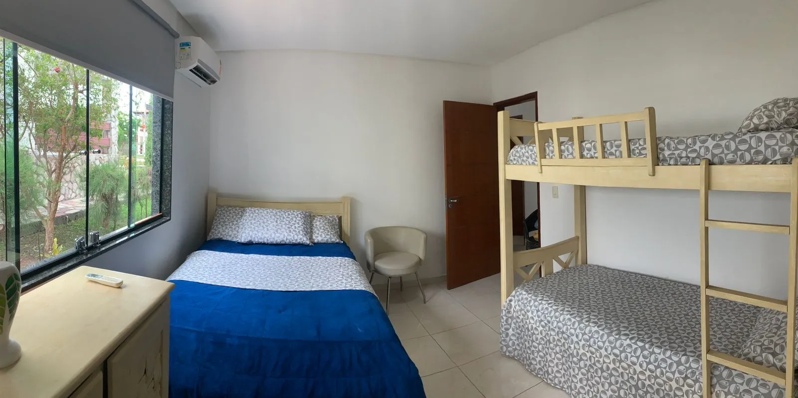 Casa em condom&iacute;nio &agrave; venda com 312 m&sup2; | 5 quartos, sendo 4 su&iacute;tes | Porteira fechada  Gravatá - 