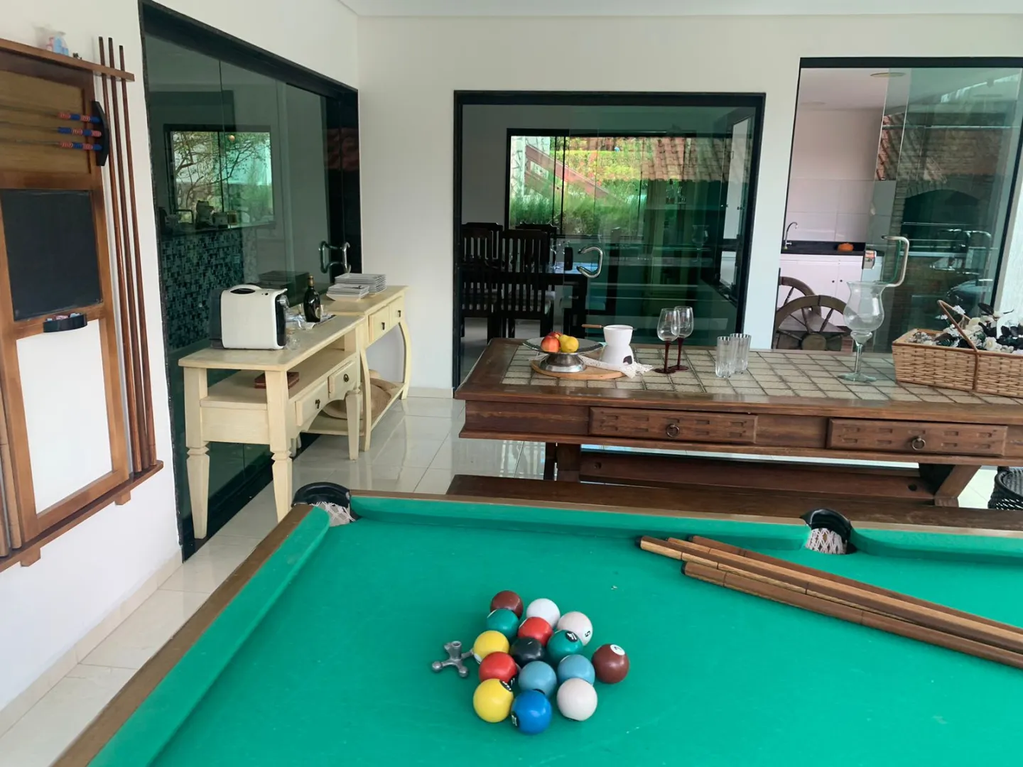Casa em condom&iacute;nio &agrave; venda com 312 m&sup2; | 5 quartos, sendo 4 su&iacute;tes | Porteira fechada  Gravatá - 