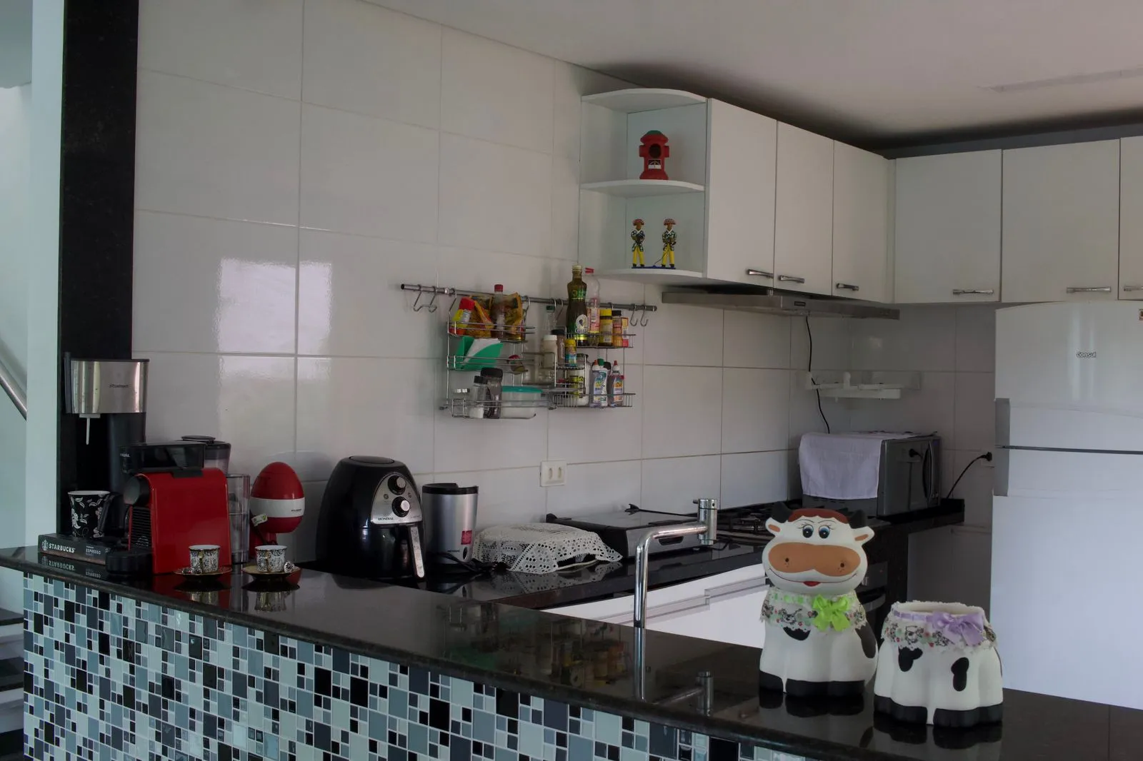Casa em condom&iacute;nio &agrave; venda com 312 m&sup2; | 5 quartos, sendo 4 su&iacute;tes | Porteira fechada  Gravatá - 