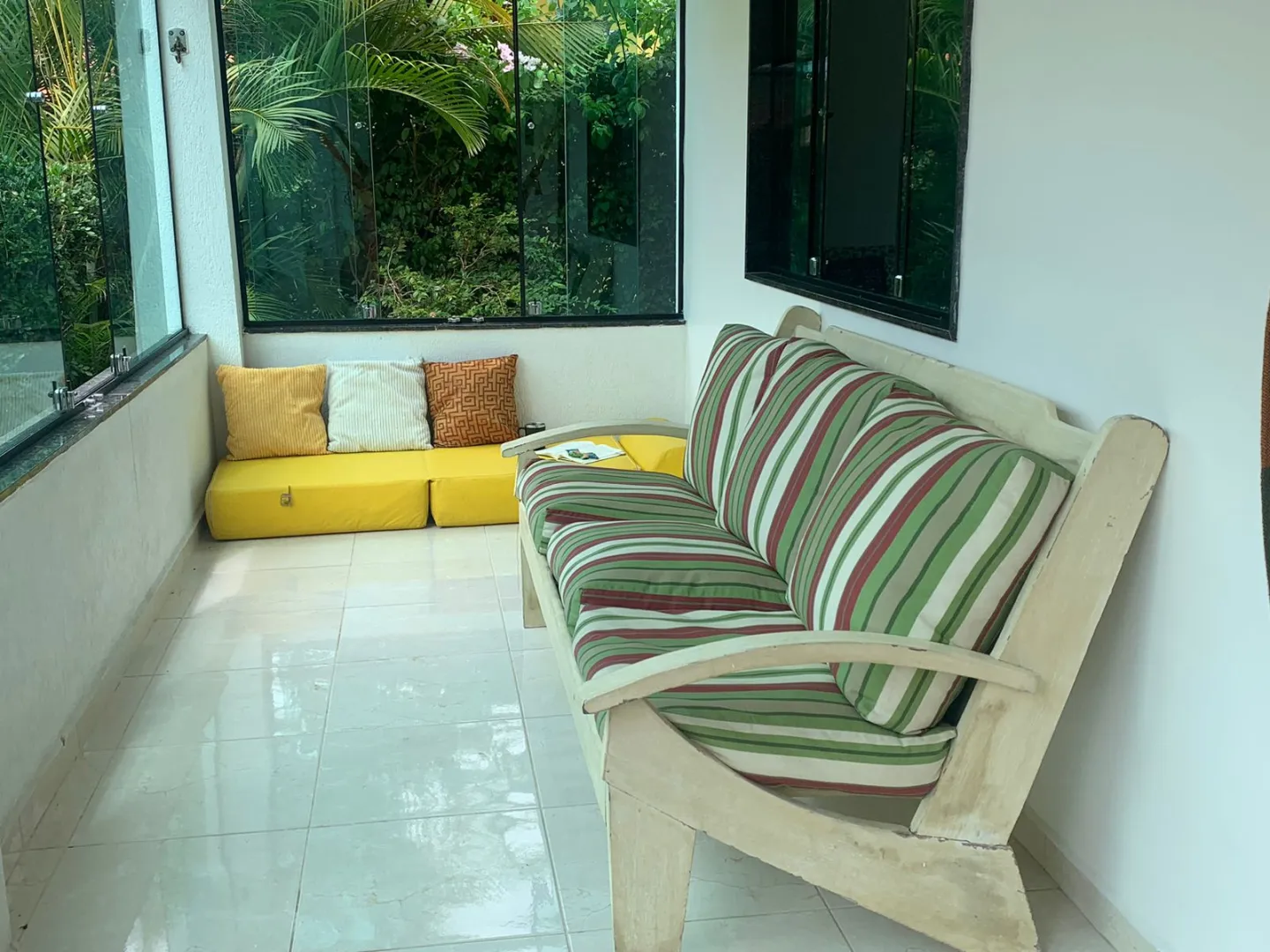 Casa em condom&iacute;nio &agrave; venda com 312 m&sup2; | 5 quartos, sendo 4 su&iacute;tes | Porteira fechada  Gravatá - 