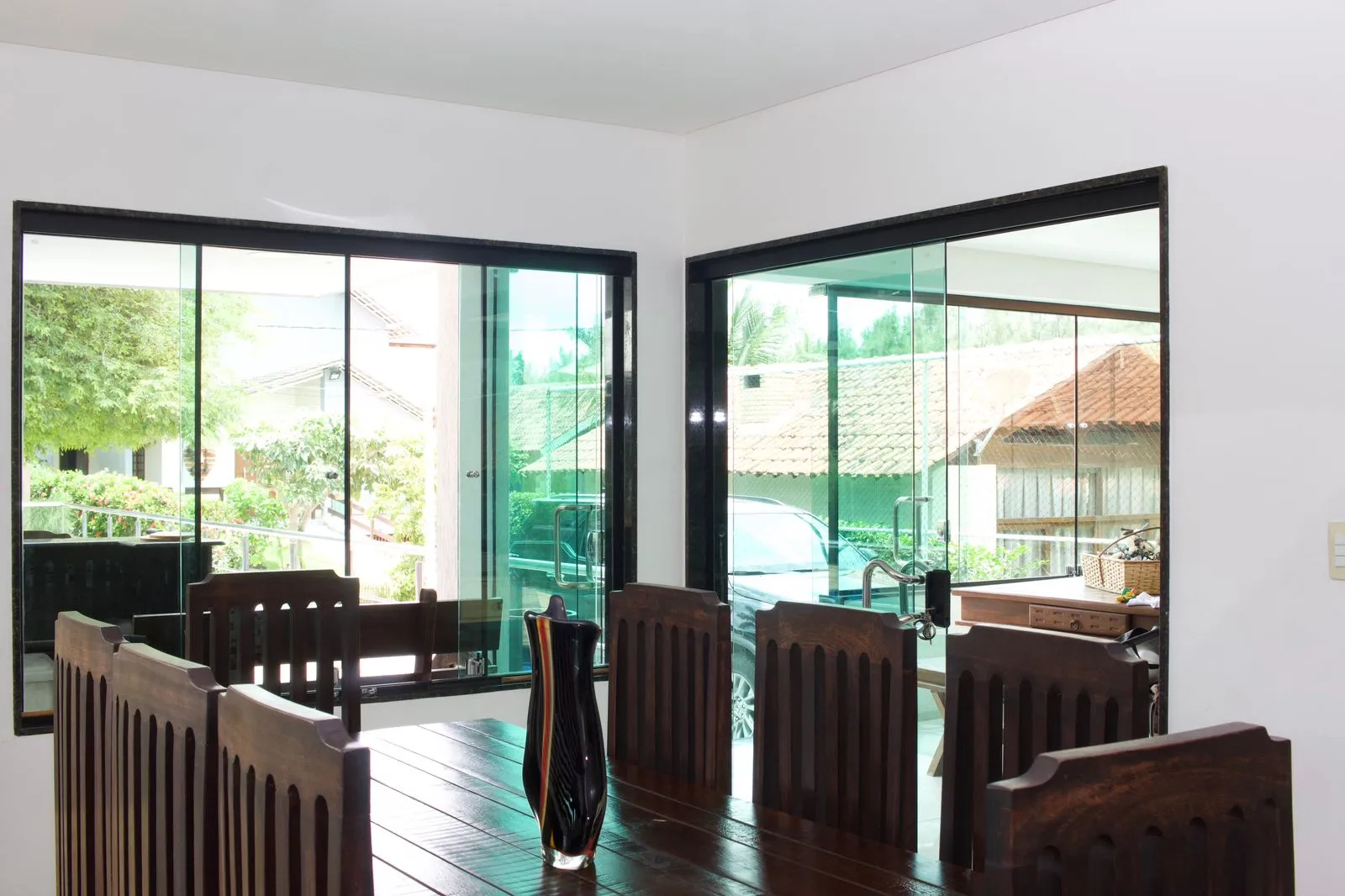 Casa em condom&iacute;nio &agrave; venda com 312 m&sup2; | 5 quartos, sendo 4 su&iacute;tes | Porteira fechada  Gravatá - 