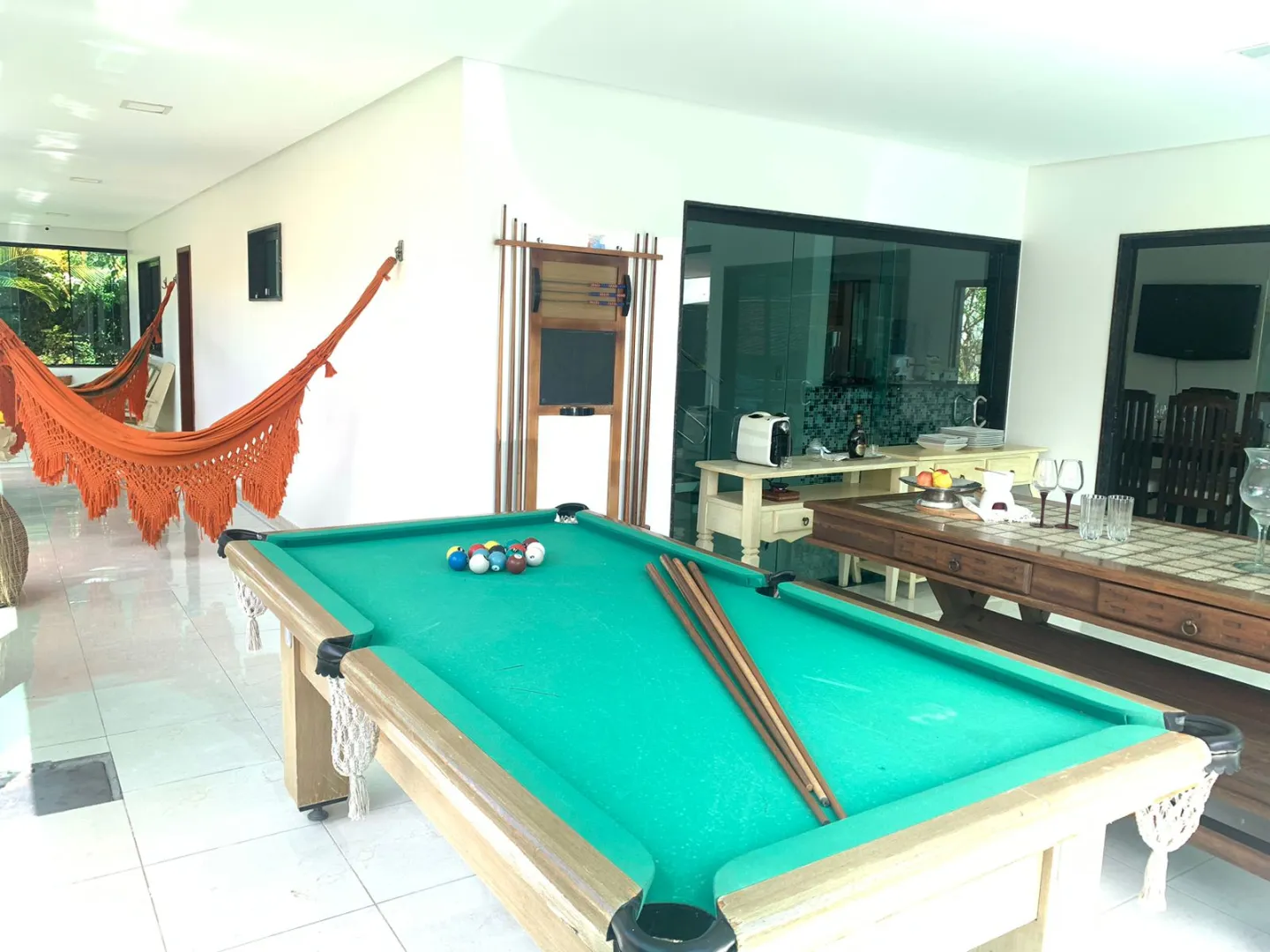 Casa em condom&iacute;nio &agrave; venda com 312 m&sup2; | 5 quartos, sendo 4 su&iacute;tes | Porteira fechada  Gravatá - 