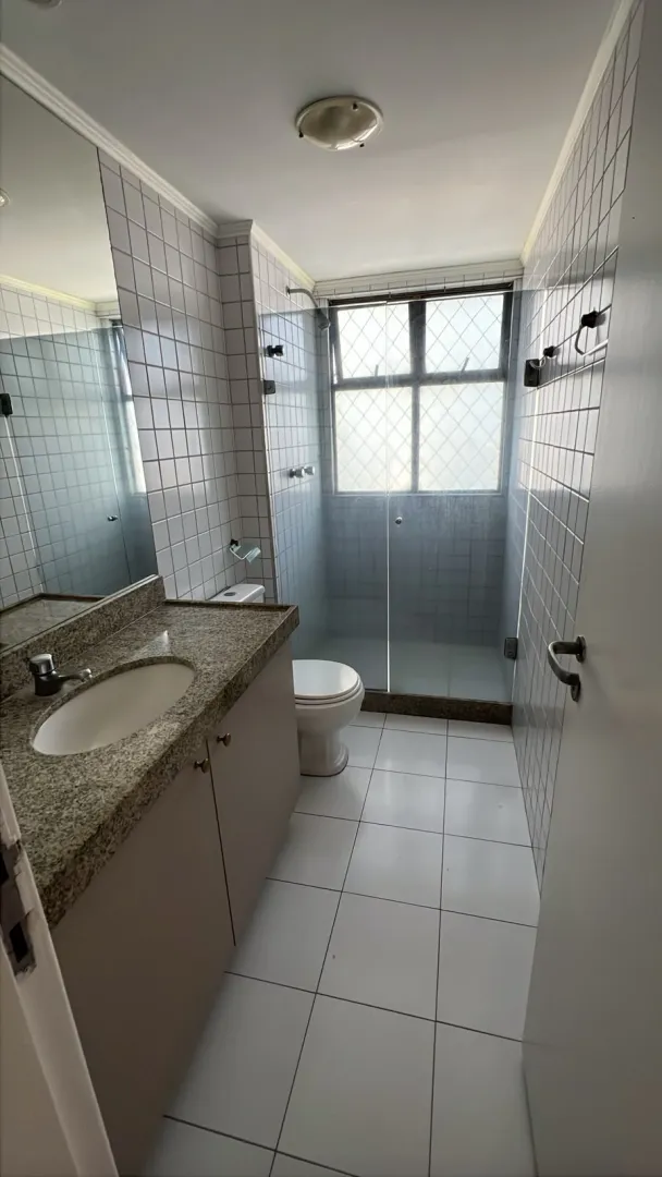Apartamento &agrave; venda com 190 m&sup2; | 4 quartos sendo 2 su&iacute;tes | Varanda | 3 vagas Rua Luís de Farias Barbosa Recife - 