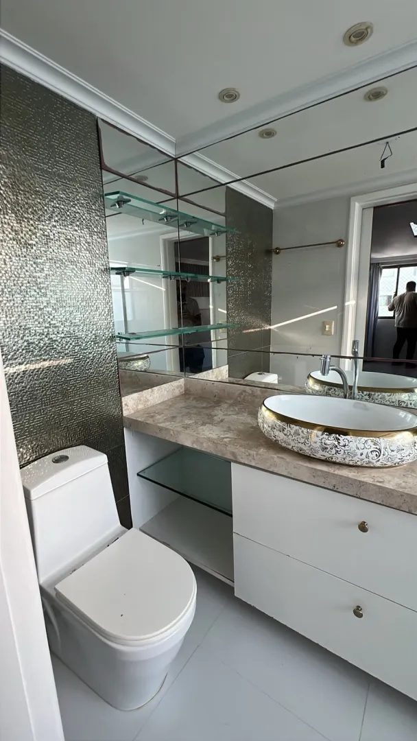 Apartamento &agrave; venda com 190 m&sup2; | 4 quartos sendo 2 su&iacute;tes | Varanda | 3 vagas Rua Luís de Farias Barbosa Recife - 