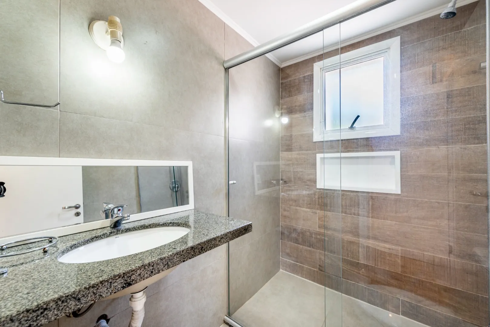 R$ 755.000 - MARAVILHOSO APARTAMENTO - 72M2 - 2 DORM - SU&Iacute;TE - 2 VAGAS Rua Castro Alves Porto Alegre - 