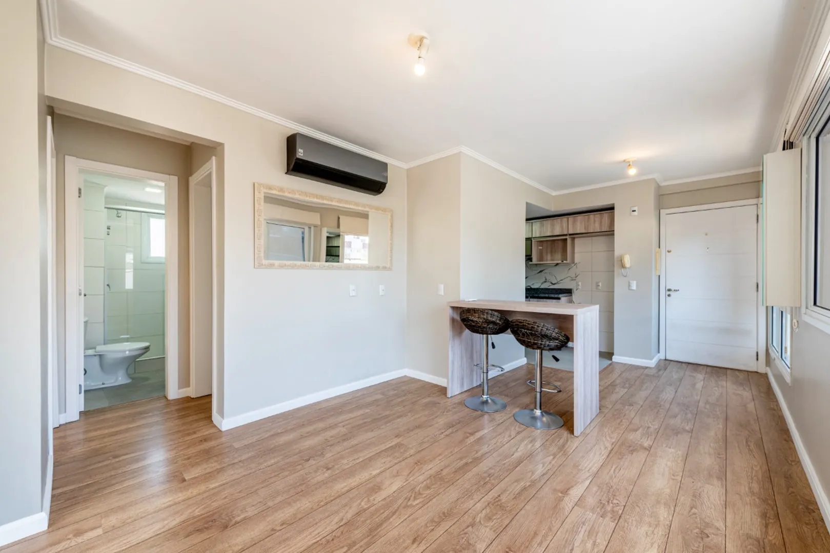 R$ 755.000 - MARAVILHOSO APARTAMENTO - 72M2 - 2 DORM - SU&Iacute;TE - 2 VAGAS Rua Castro Alves Porto Alegre - 