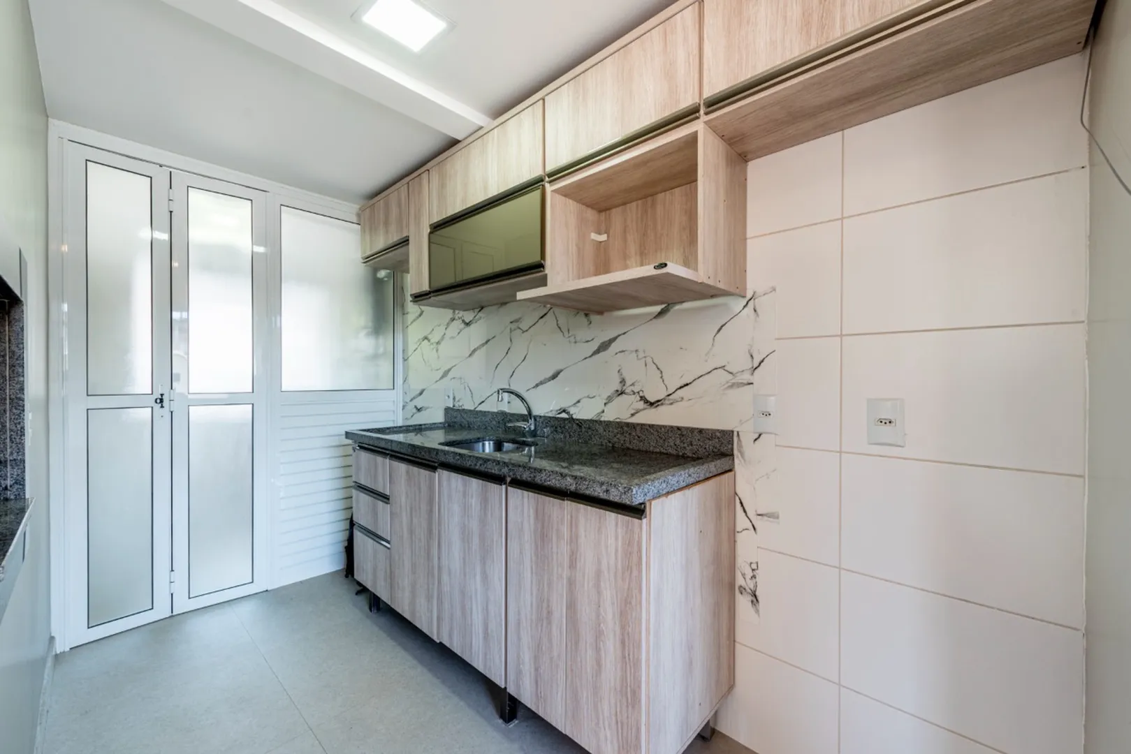R$ 755.000 - MARAVILHOSO APARTAMENTO - 72M2 - 2 DORM - SU&Iacute;TE - 2 VAGAS Rua Castro Alves Porto Alegre - 