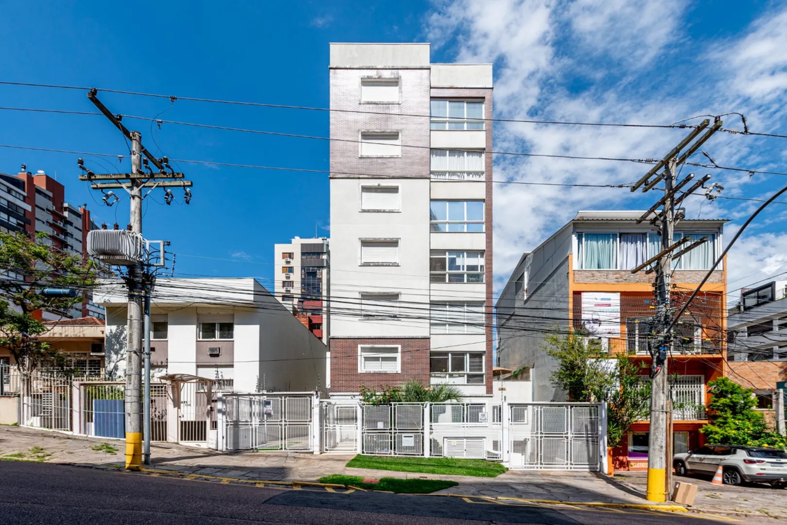 R$ 755.000 - MARAVILHOSO APARTAMENTO - 72M2 - 2 DORM - SU&Iacute;TE - 2 VAGAS Rua Castro Alves Porto Alegre - 