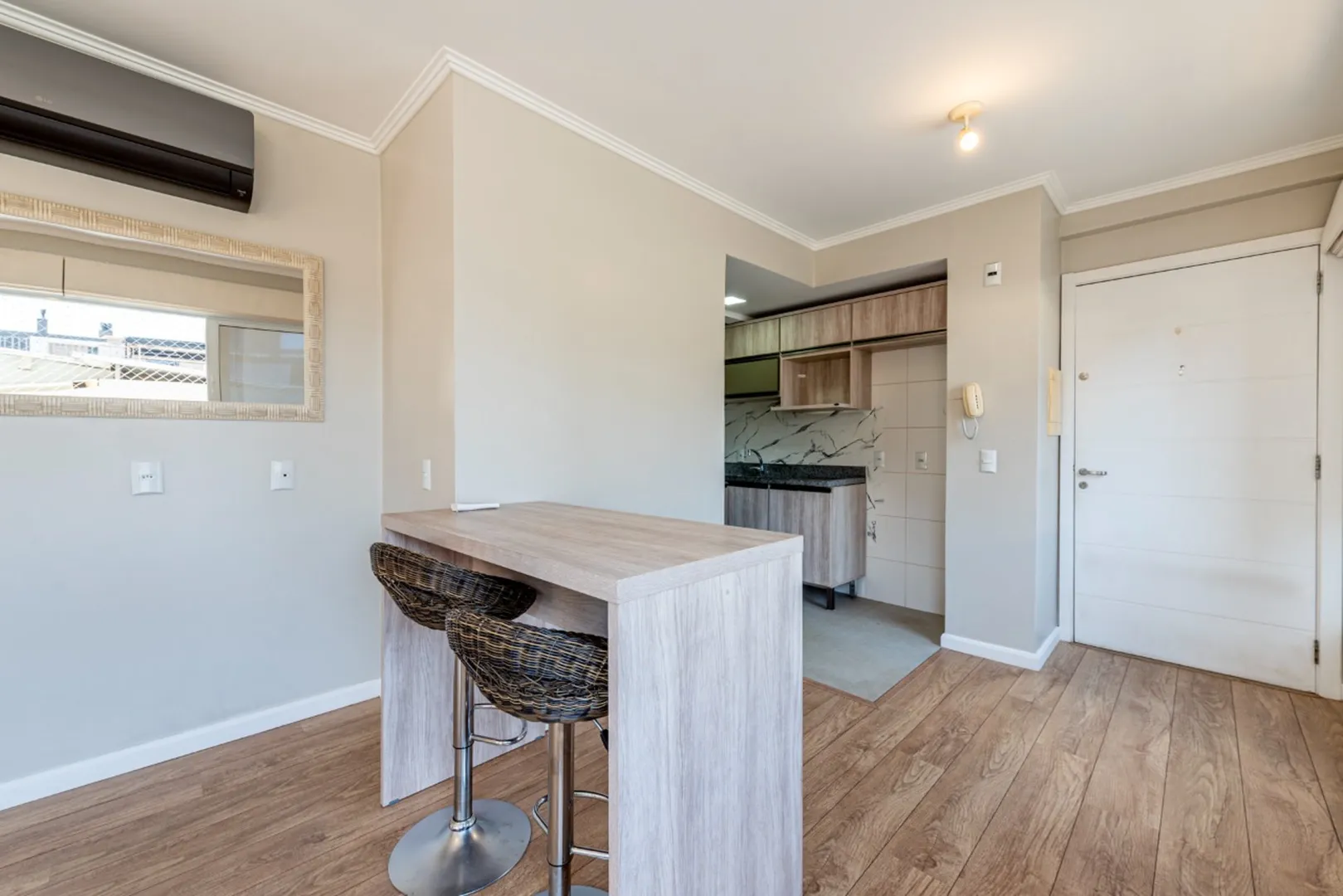 R$ 755.000 - MARAVILHOSO APARTAMENTO - 72M2 - 2 DORM - SU&Iacute;TE - 2 VAGAS Rua Castro Alves Porto Alegre - 
