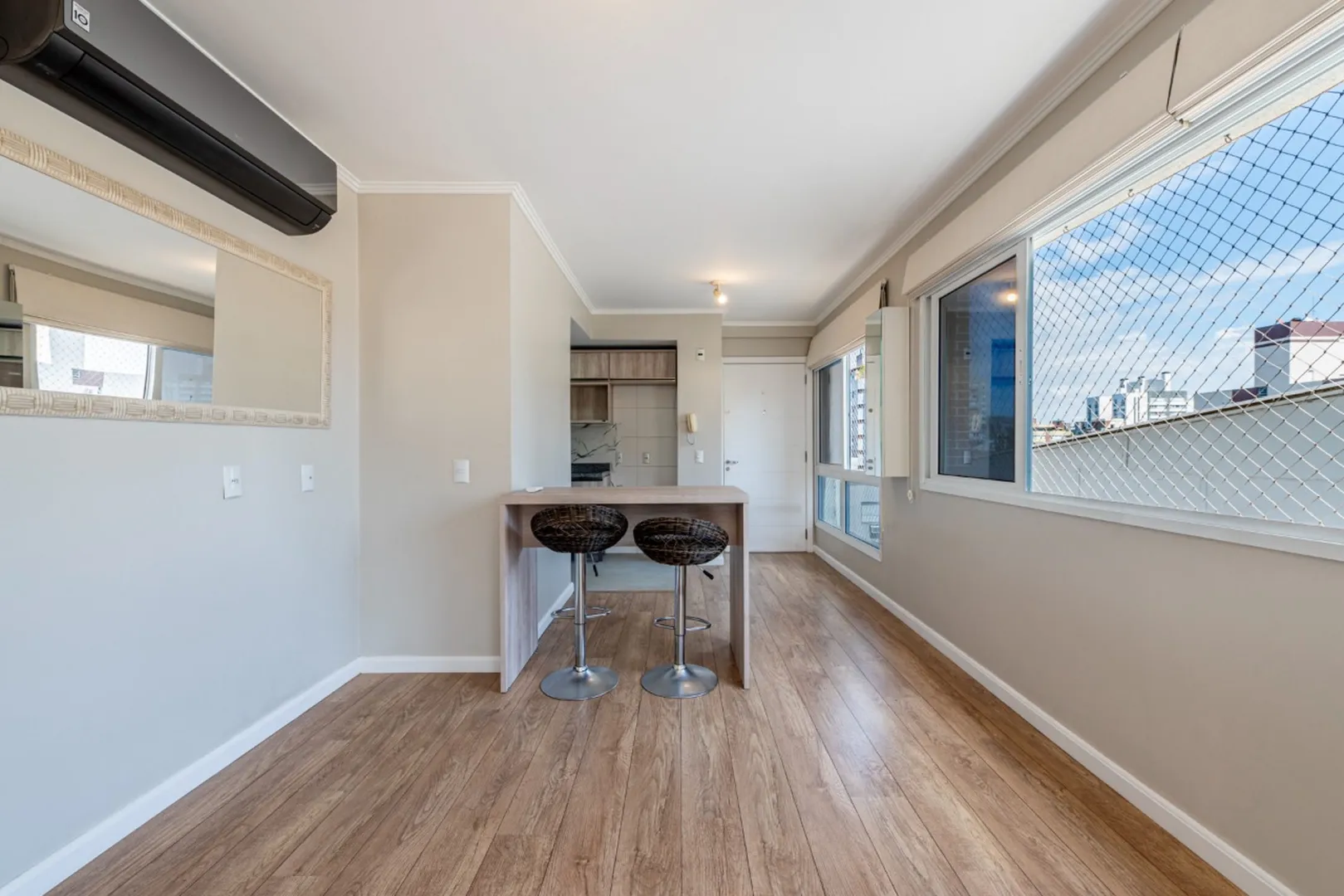 R$ 755.000 - MARAVILHOSO APARTAMENTO - 72M2 - 2 DORM - SU&Iacute;TE - 2 VAGAS Rua Castro Alves Porto Alegre - 
