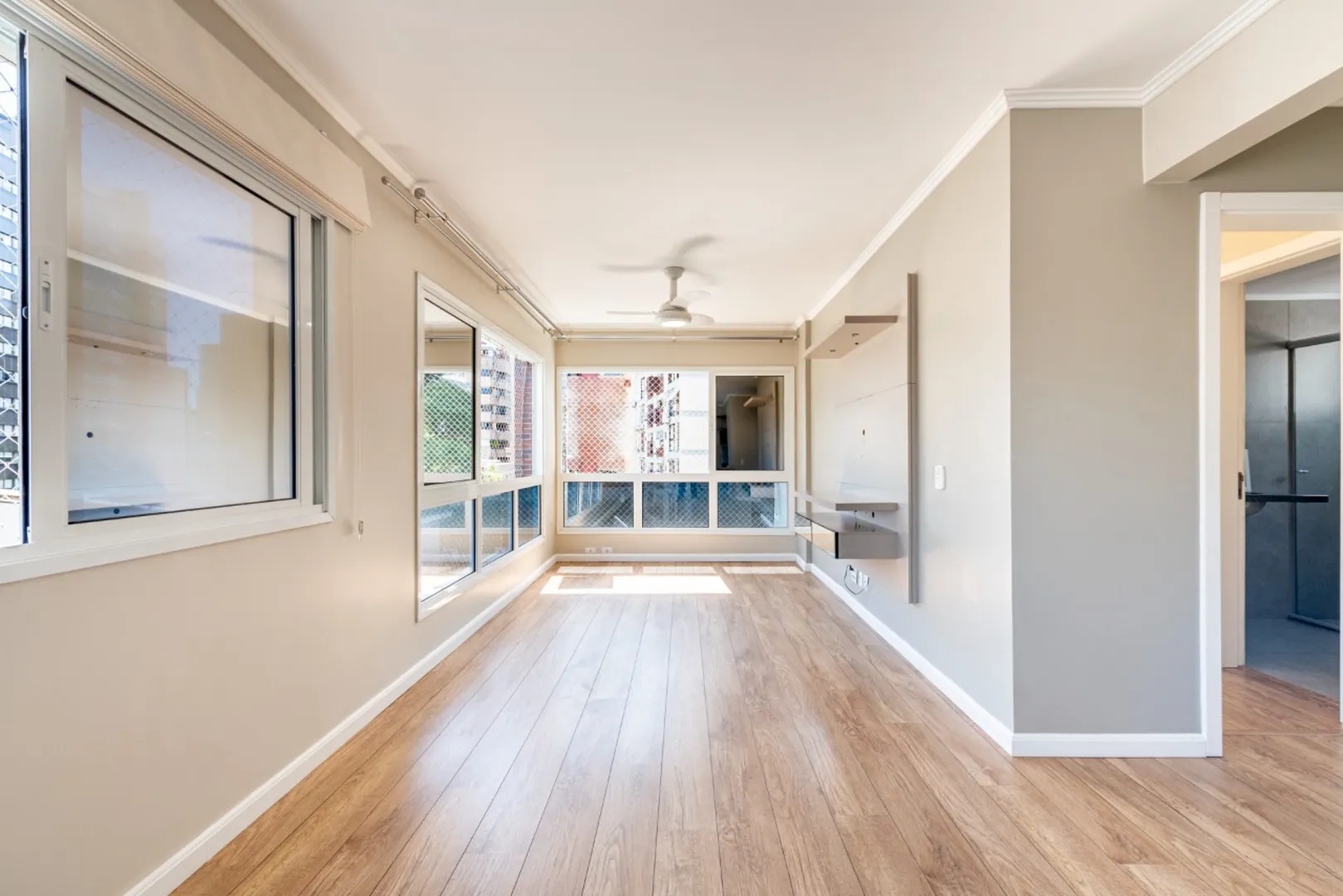R$ 755.000 - MARAVILHOSO APARTAMENTO - 72M2 - 2 DORM - SU&Iacute;TE - 2 VAGAS Rua Castro Alves Porto Alegre - 