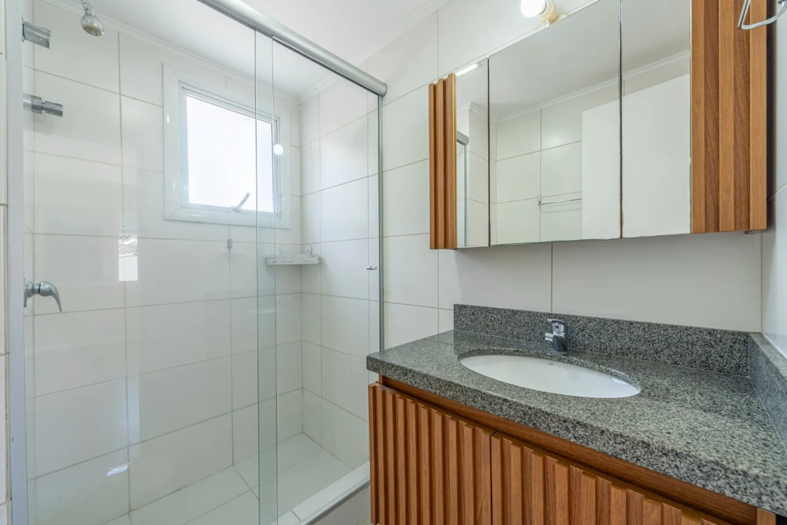 R$ 755.000 - MARAVILHOSO APARTAMENTO - 72M2 - 2 DORM - SU&Iacute;TE - 2 VAGAS Rua Castro Alves Porto Alegre - 