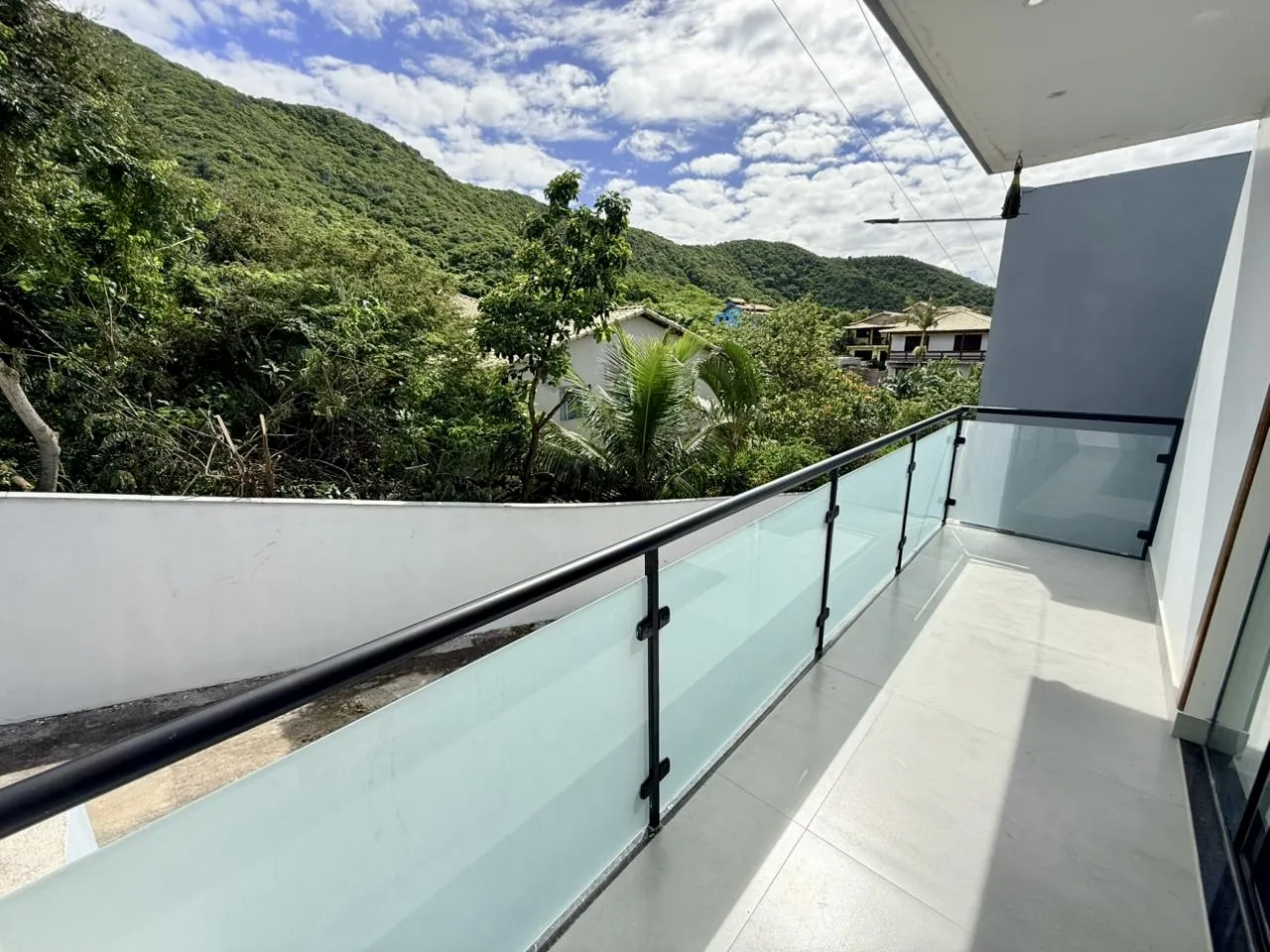Casa rec&eacute;m-constru&iacute;da a 500 metros da Praia de Tucuns  Armação dos Búzios - 