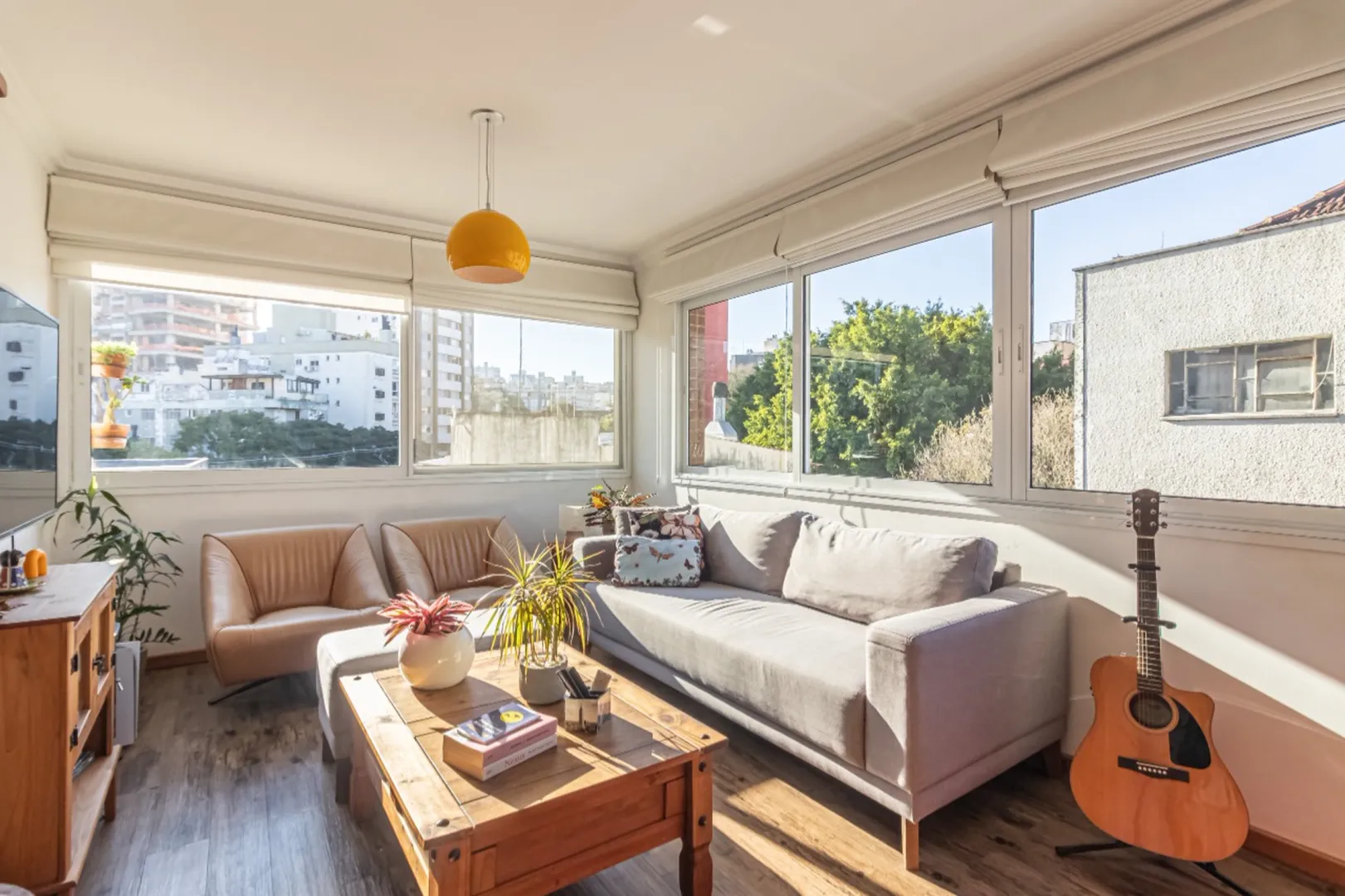 R$ 940.000 - &Oacute;TIMO APARTAMENTO - VISTA LIVRE - 91M2 - 3 DORM - SU&Iacute;TE - 2 VAGAS Rua Carazinho Porto Alegre - 