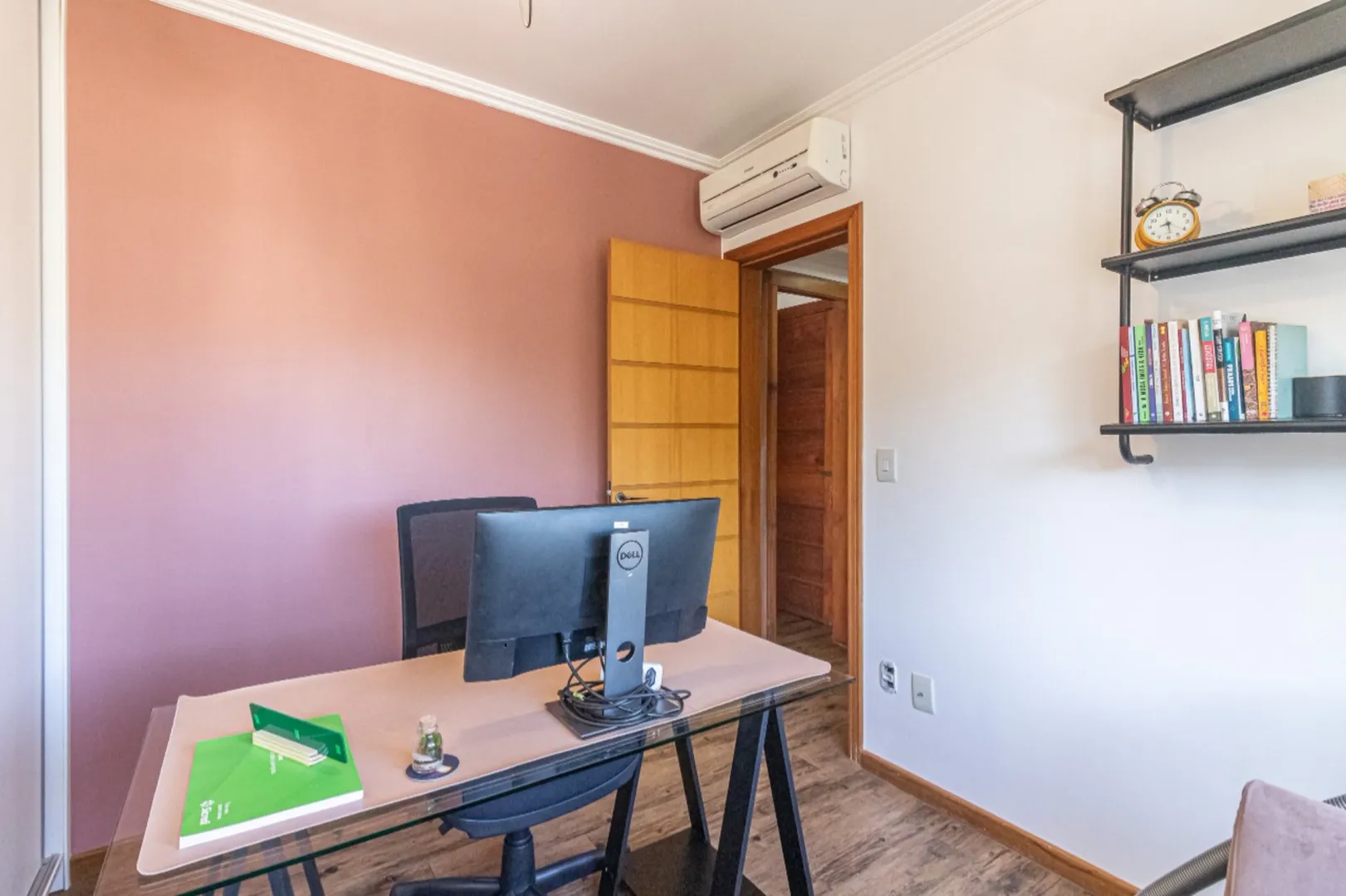 R$ 940.000 - &Oacute;TIMO APARTAMENTO - VISTA LIVRE - 91M2 - 3 DORM - SU&Iacute;TE - 2 VAGAS Rua Carazinho Porto Alegre - 