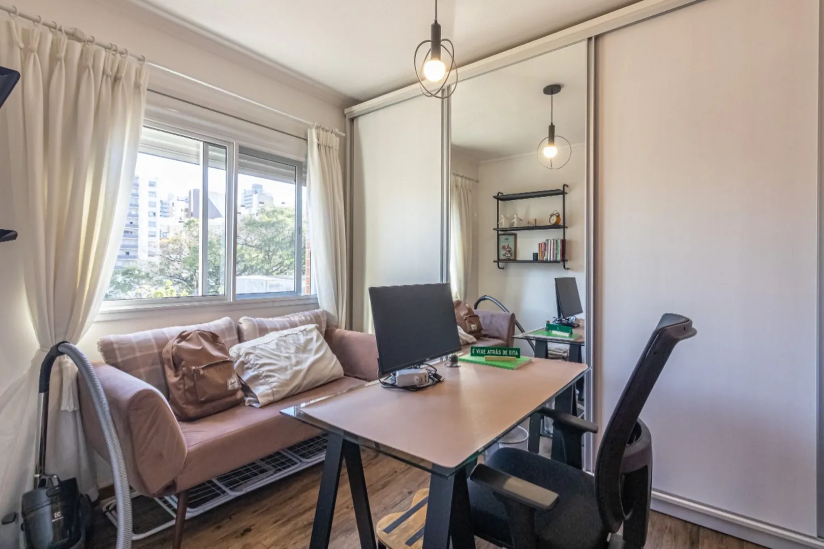 R$ 940.000 - &Oacute;TIMO APARTAMENTO - VISTA LIVRE - 91M2 - 3 DORM - SU&Iacute;TE - 2 VAGAS Rua Carazinho Porto Alegre - 