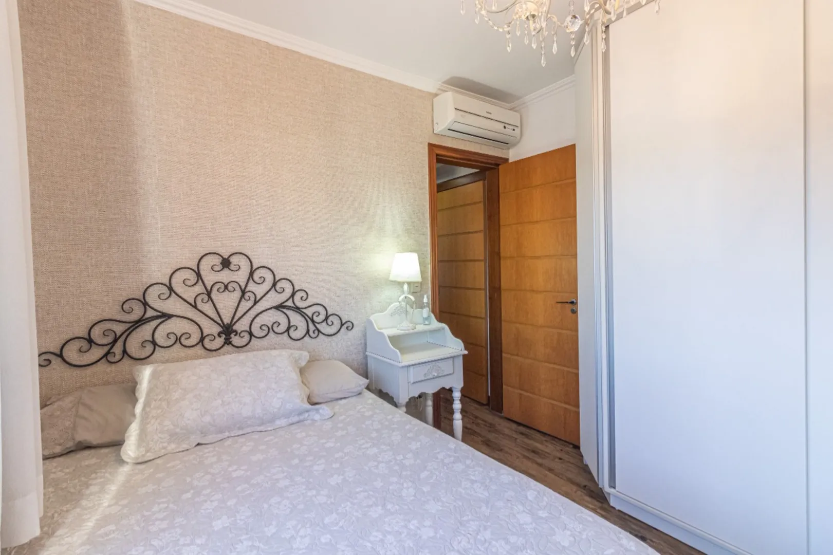 R$ 940.000 - &Oacute;TIMO APARTAMENTO - VISTA LIVRE - 91M2 - 3 DORM - SU&Iacute;TE - 2 VAGAS Rua Carazinho Porto Alegre - 
