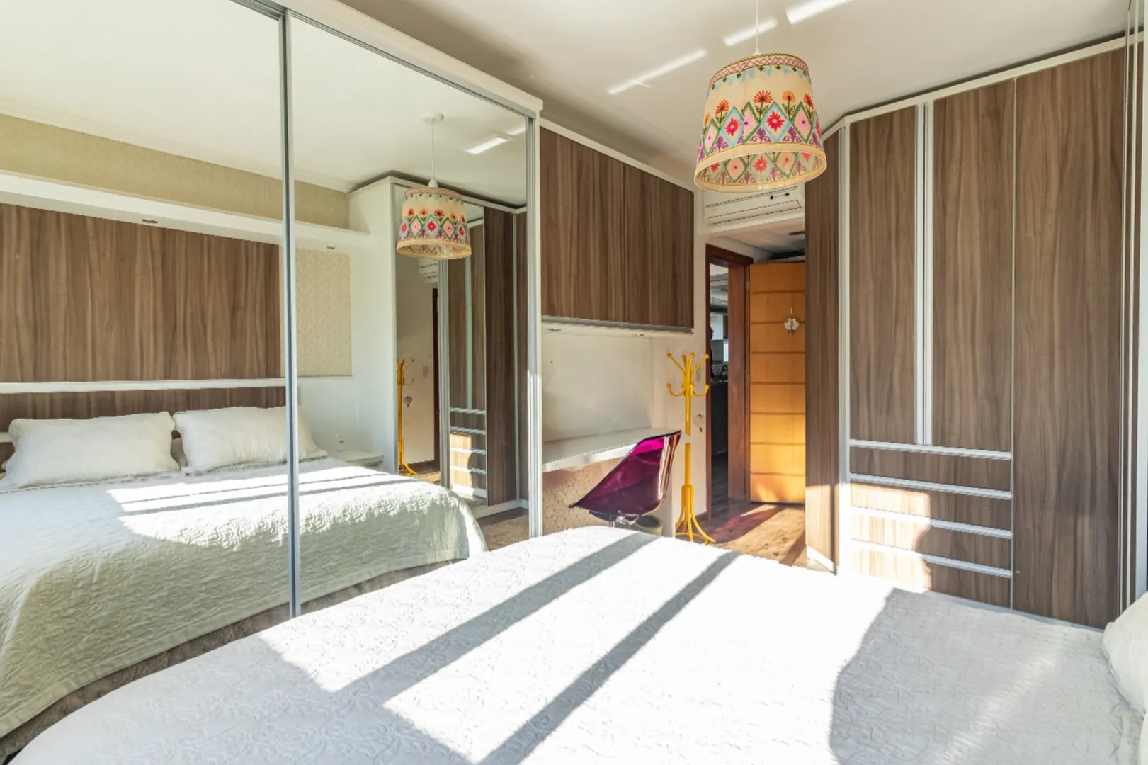 R$ 940.000 - &Oacute;TIMO APARTAMENTO - VISTA LIVRE - 91M2 - 3 DORM - SU&Iacute;TE - 2 VAGAS Rua Carazinho Porto Alegre - 