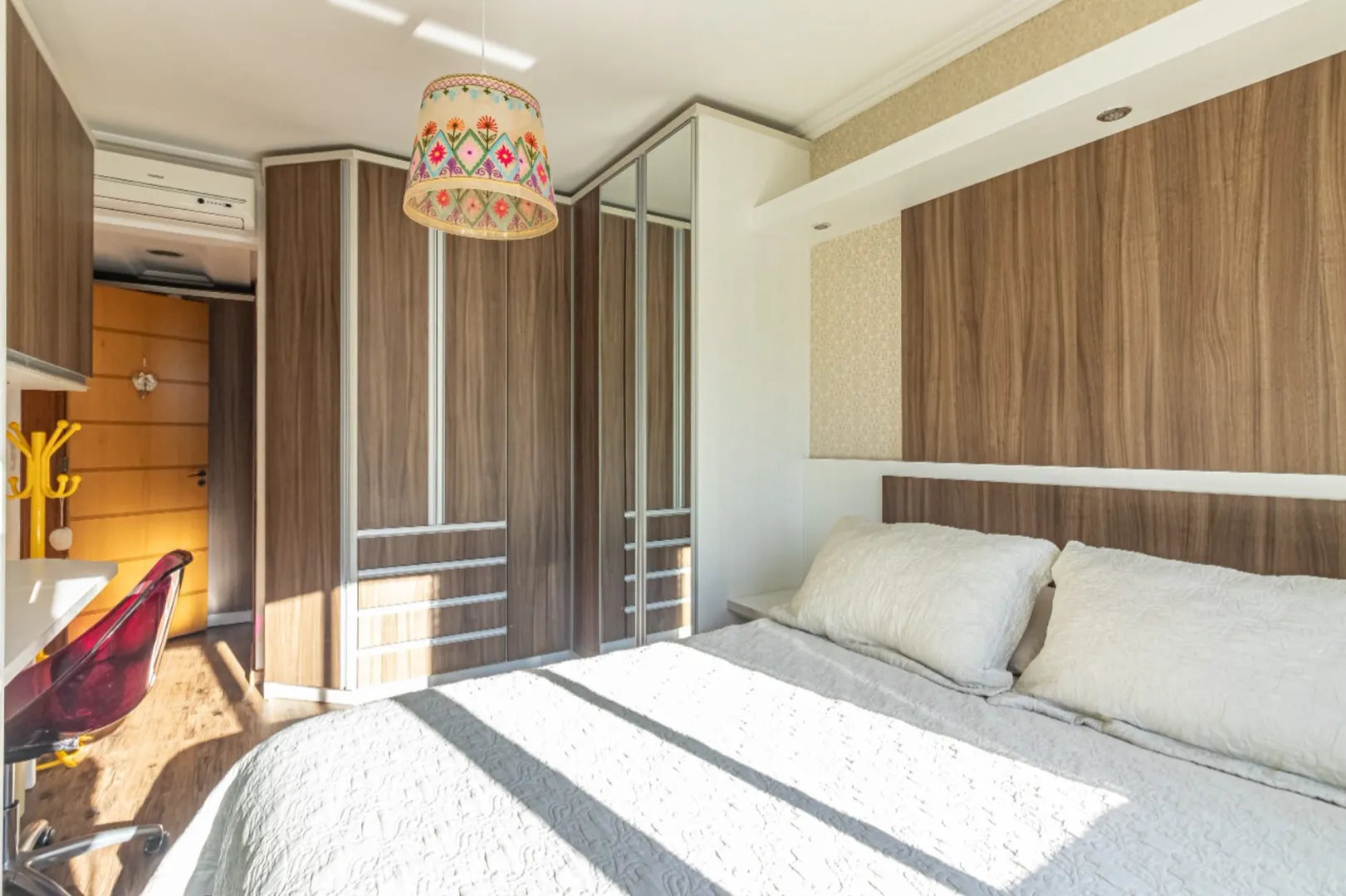 R$ 940.000 - &Oacute;TIMO APARTAMENTO - VISTA LIVRE - 91M2 - 3 DORM - SU&Iacute;TE - 2 VAGAS Rua Carazinho Porto Alegre - 