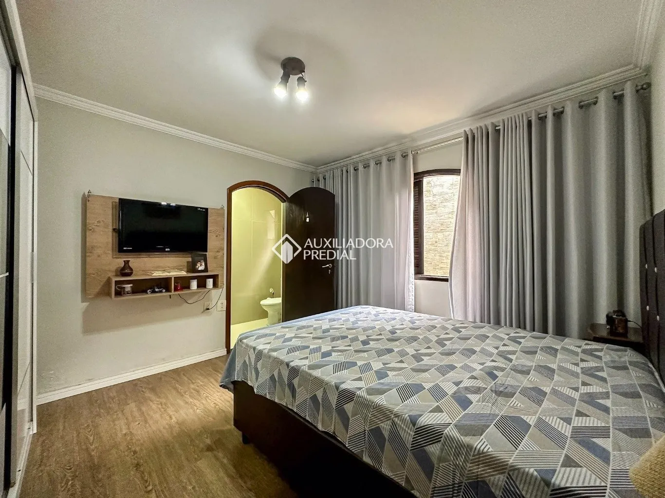 SOBRADO 4 DORMIT&Oacute;RIOS (3 SU&Iacute;TES) - SANTO ANDR&Eacute; - VILA TIBIRI&Ccedil;A (834526)  Santo André - 