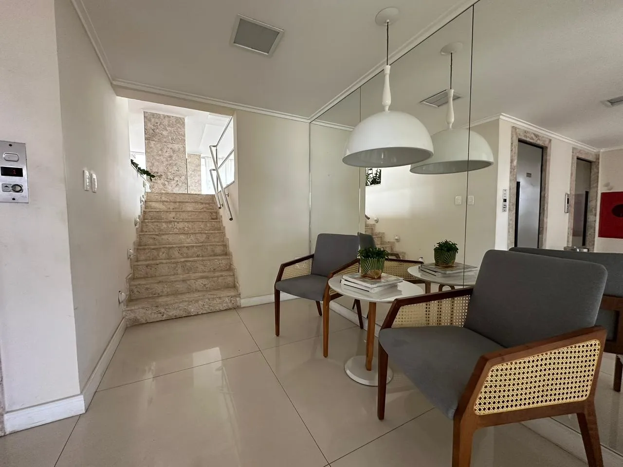 APARTAMENTO 4 SU&Iacute;TES VARANDA PISCINA ACADEMIA GARAGENS &Agrave; VENDA CAM &Aacute;RVORES PITUBA! Rua do Ébano Salvador - 