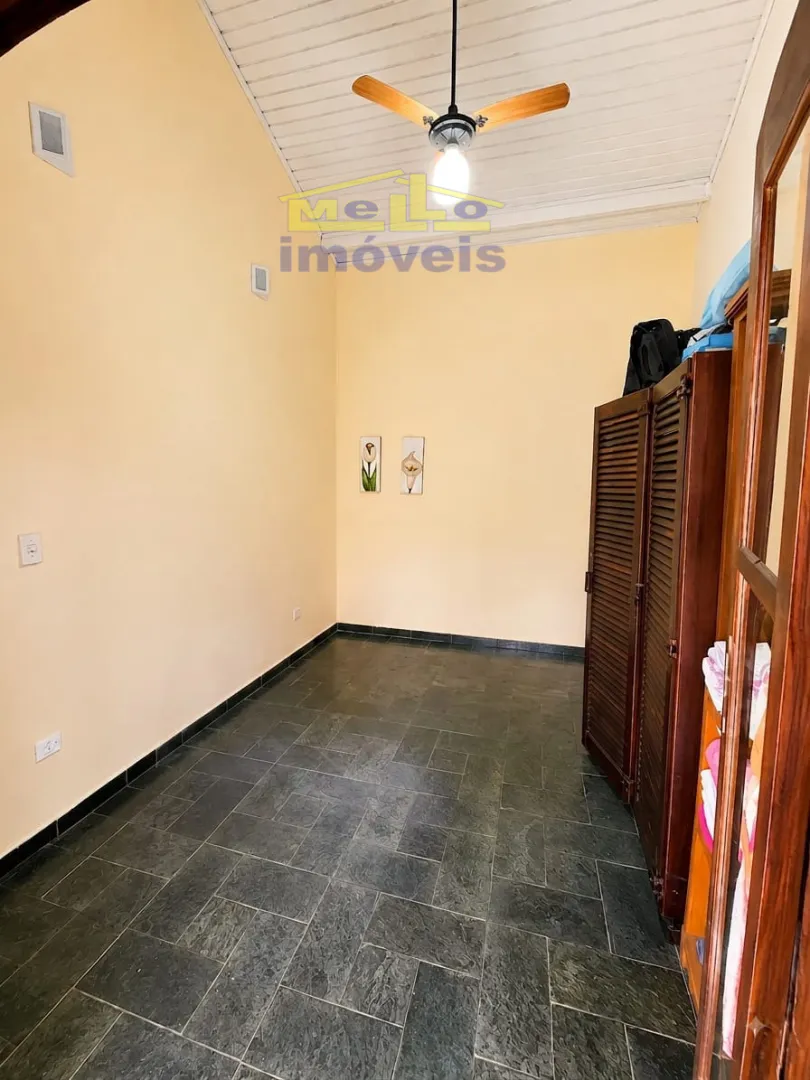 CASA &Agrave; VENDA &mdash; EXCELENTE LOCALIZA&Ccedil;&Atilde;O CASA CENTRAL 150 METROS DA PRAIA  São Sebastião - 