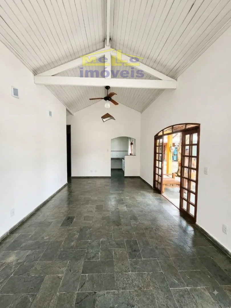 CASA &Agrave; VENDA &mdash; EXCELENTE LOCALIZA&Ccedil;&Atilde;O CASA CENTRAL 150 METROS DA PRAIA  São Sebastião - 