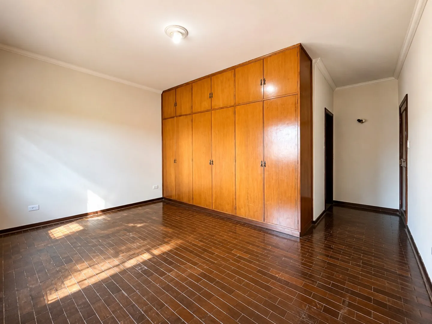 Casa t&eacute;rrea &agrave; venda| Maring&aacute; &ndash; 249 m2| 4 quartos (1 su&iacute;te)| R$1.200.000,00 Rua Fernandes Vieira Maringá - 