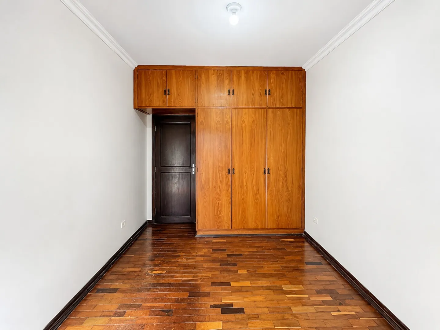 Casa t&eacute;rrea &agrave; venda| Maring&aacute; &ndash; 249 m2| 4 quartos (1 su&iacute;te)| R$1.200.000,00 Rua Fernandes Vieira Maringá - 