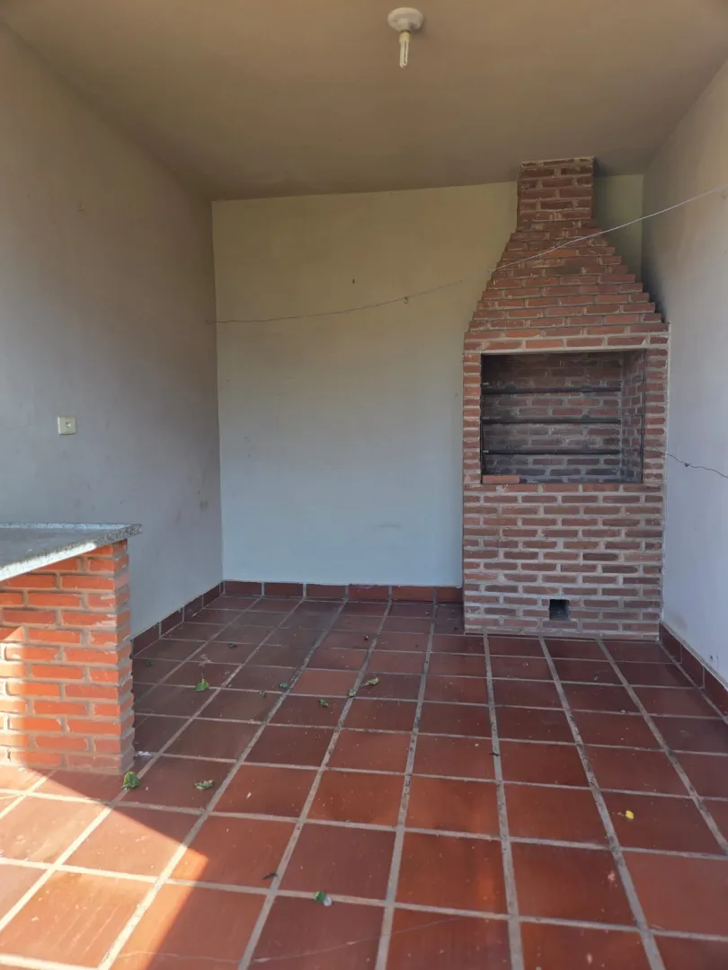 Casa t&eacute;rrea &agrave; venda| Maring&aacute; &ndash; 249 m2| 4 quartos (1 su&iacute;te)| R$1.200.000,00 Rua Fernandes Vieira Maringá - 