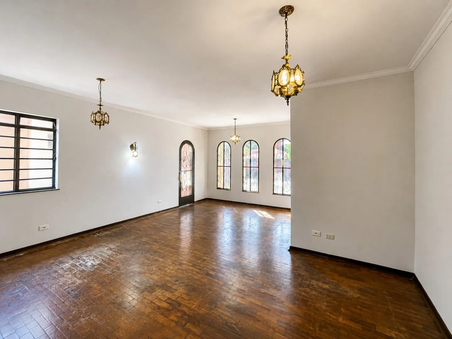 Casa t&eacute;rrea &agrave; venda| Maring&aacute; &ndash; 249 m2| 4 quartos (1 su&iacute;te)| R$1.200.000,00 Rua Fernandes Vieira Maringá - 
