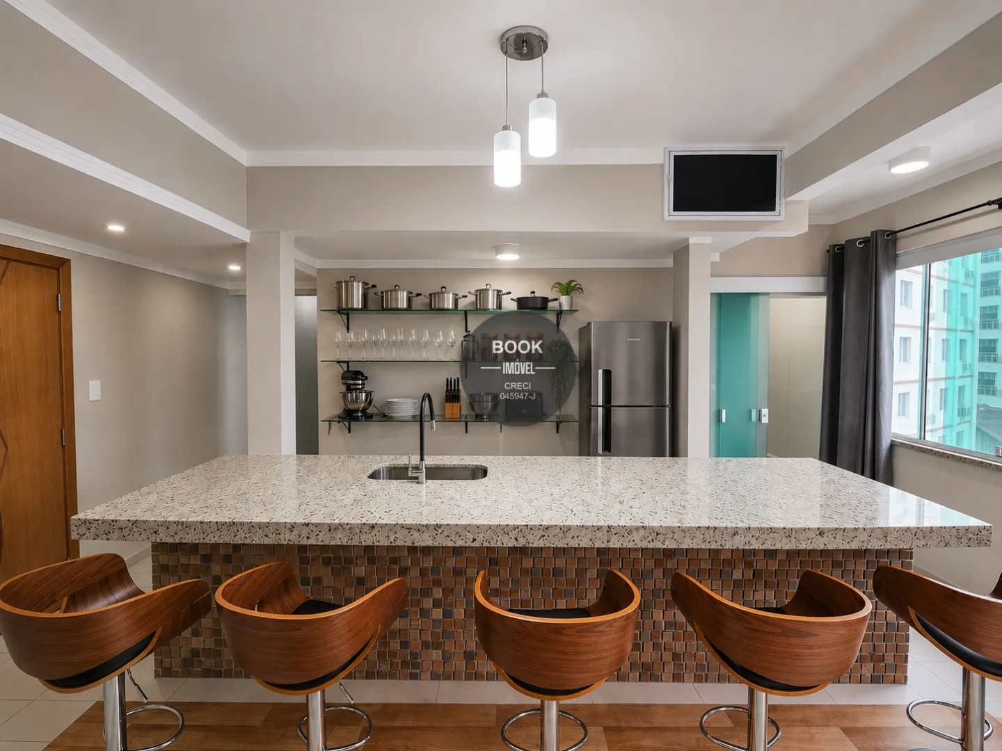 Apartamento de 80m&sup2; de 2 su&iacute;tes com vista para o mar! Avenida Presidente Wilson Santos - 