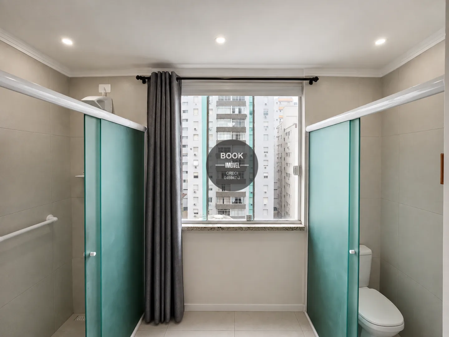 Apartamento de 80m&sup2; de 2 su&iacute;tes com vista para o mar! Avenida Presidente Wilson Santos - 