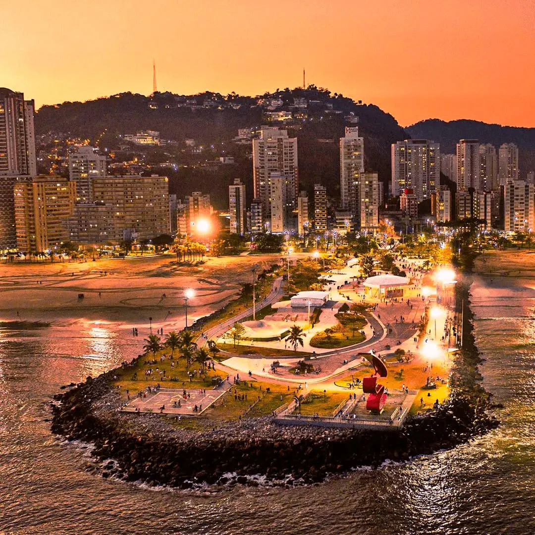 Apartamento de 80m&sup2; de 2 su&iacute;tes com vista para o mar! Avenida Presidente Wilson Santos - 