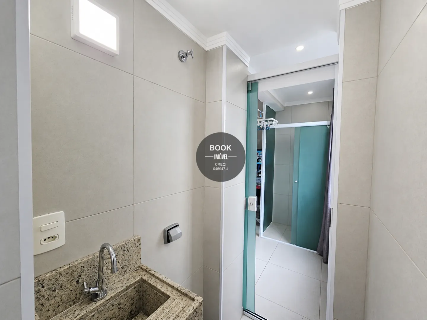 Apartamento de 80m&sup2; de 2 su&iacute;tes com vista para o mar! Avenida Presidente Wilson Santos - 