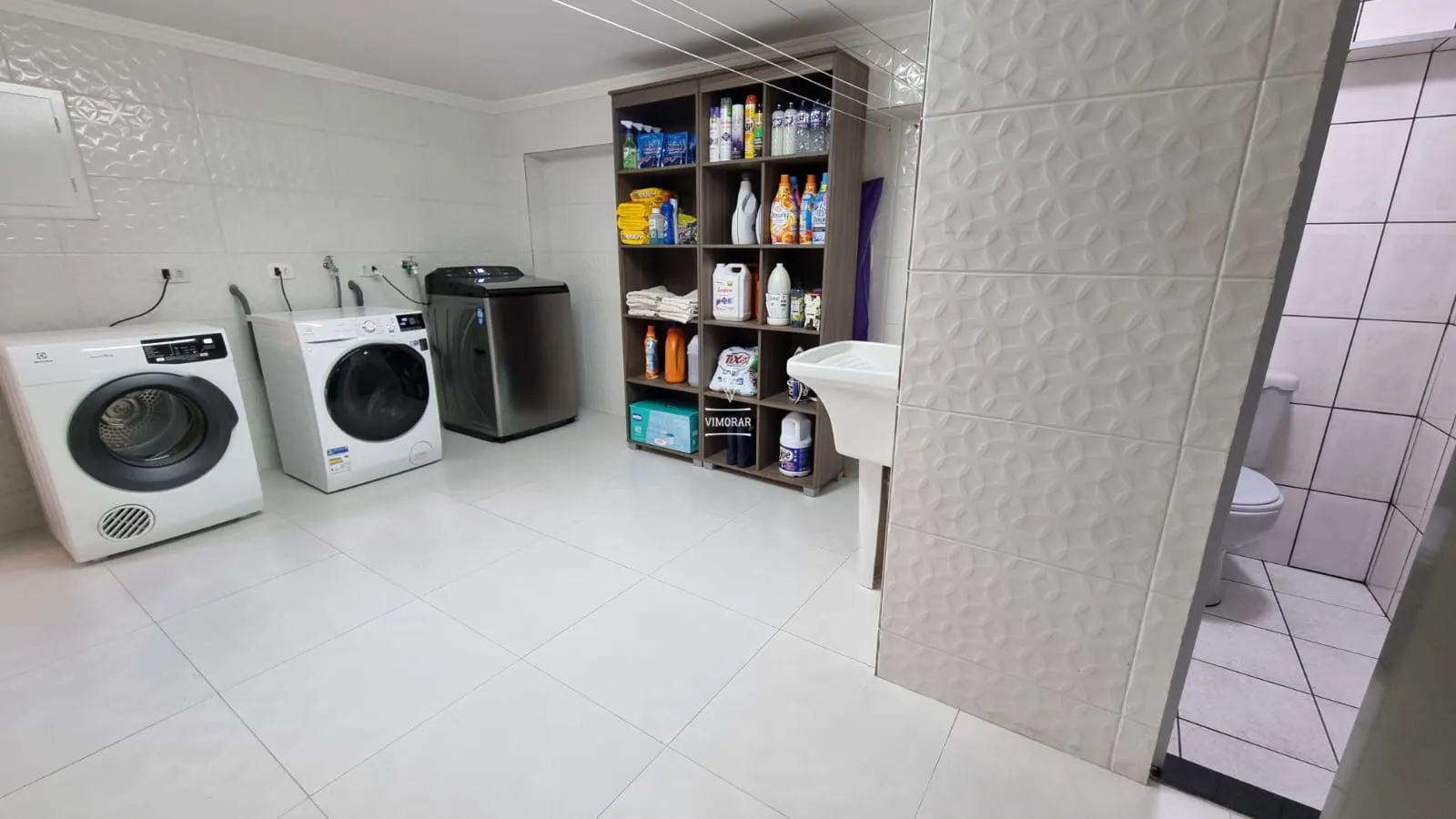 Casa t&eacute;rrea 3 dormit&oacute;rios sendo 1 su&iacute;te + 2 vagas de garagem  Guarulhos - 