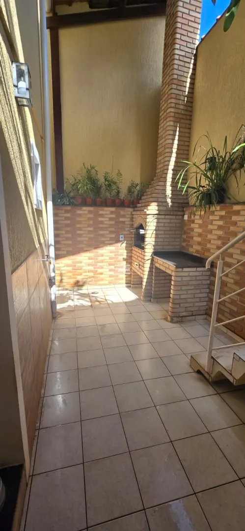 Casa t&eacute;rrea 3 dormit&oacute;rios sendo 1 su&iacute;te + 2 vagas de garagem  Guarulhos - 