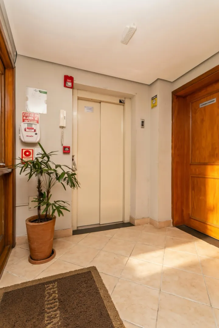 R$ 470.000 - LINDO APARTAMENTO - 85M2 - 2 DORM - SU&Iacute;TE - SACADA - 1 VAGA Avenida Professor Oscar Pereira Porto Alegre - 