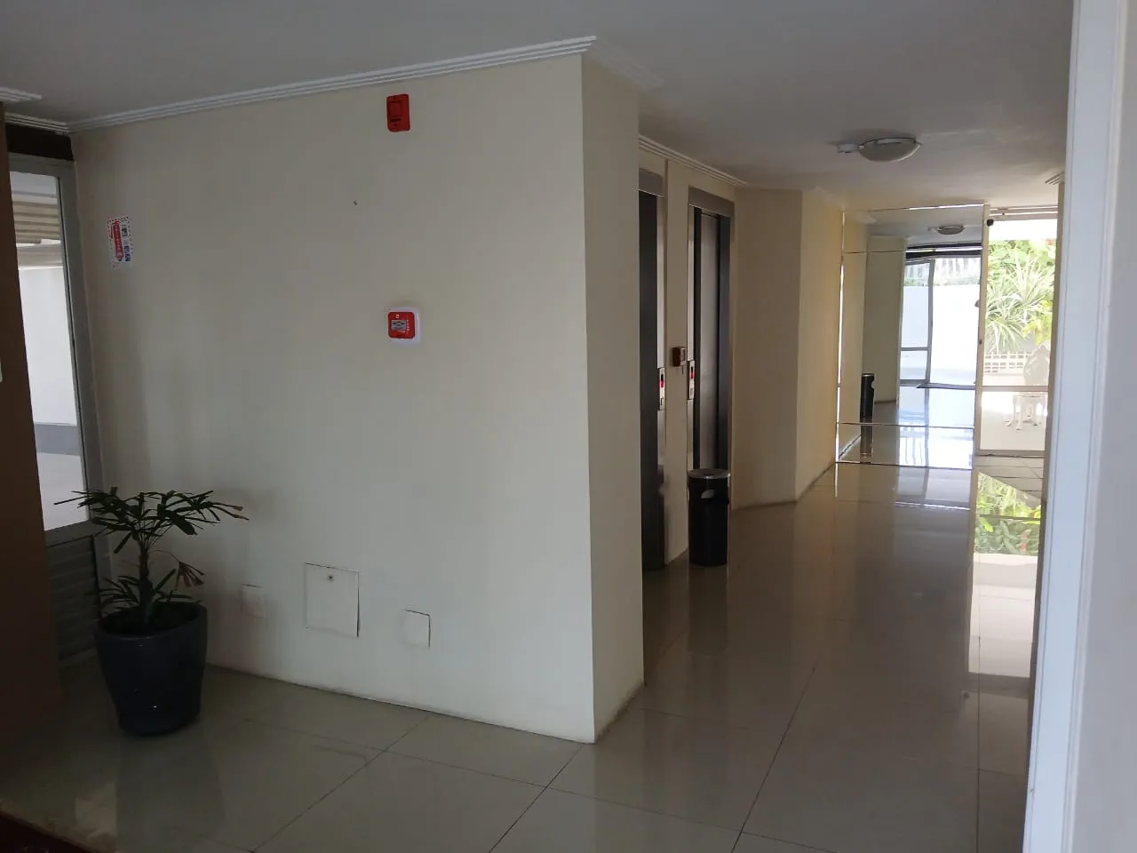 APARTAMENTO 2 QUARTOS SU&Iacute;TE GARAGEM ELEVADOR &Agrave; VENDA NA GRA&Ccedil;A Rua Djalma Ramos Salvador - 