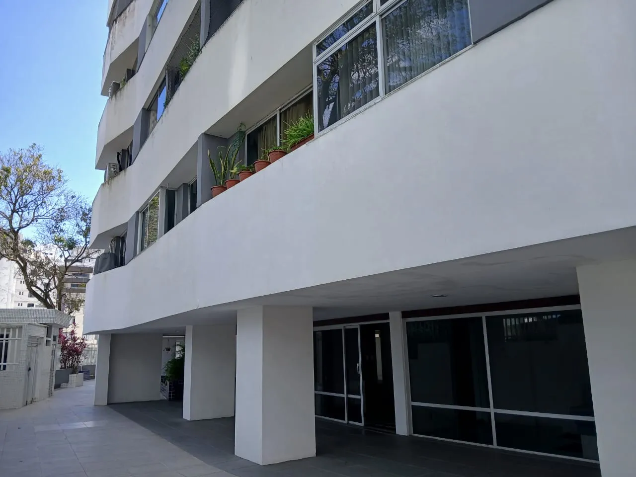 APARTAMENTO 2 QUARTOS SU&Iacute;TE GARAGEM ELEVADOR &Agrave; VENDA NA GRA&Ccedil;A Rua Djalma Ramos Salvador - 
