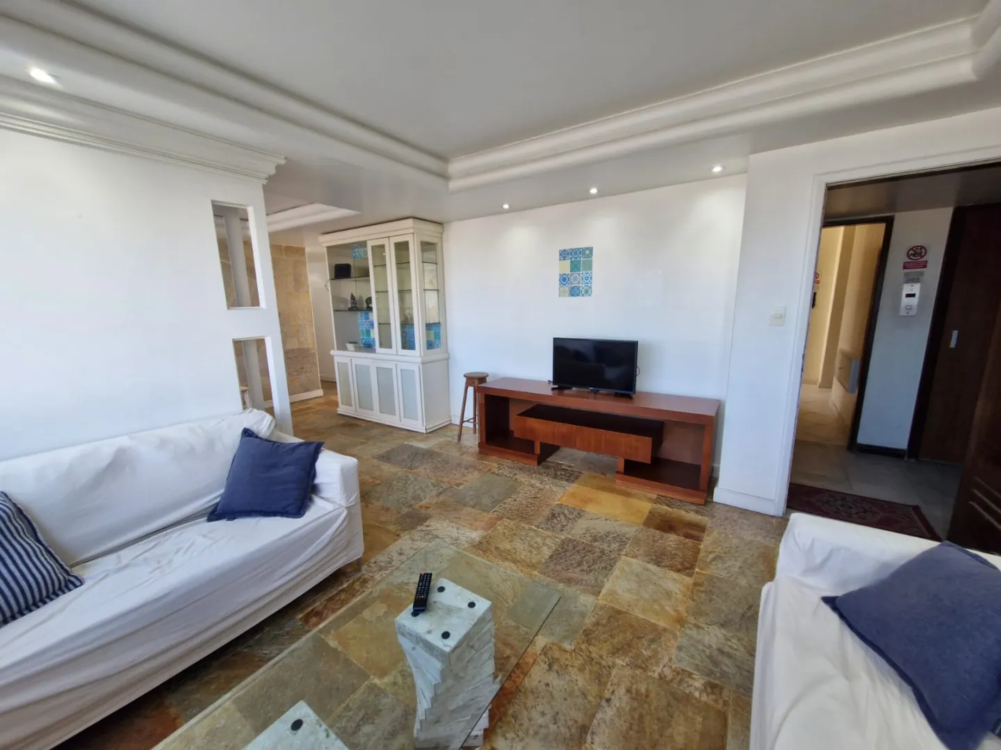 APARTAMENTO 3 QUARTOS SU&Iacute;TE DEPEND&Ecirc;NCIA GARAGEM ELEVADOR PORTARIA &Agrave; VENDA NA GRA&Ccedil;A Avenida Princesa Leopoldina Salvador - 