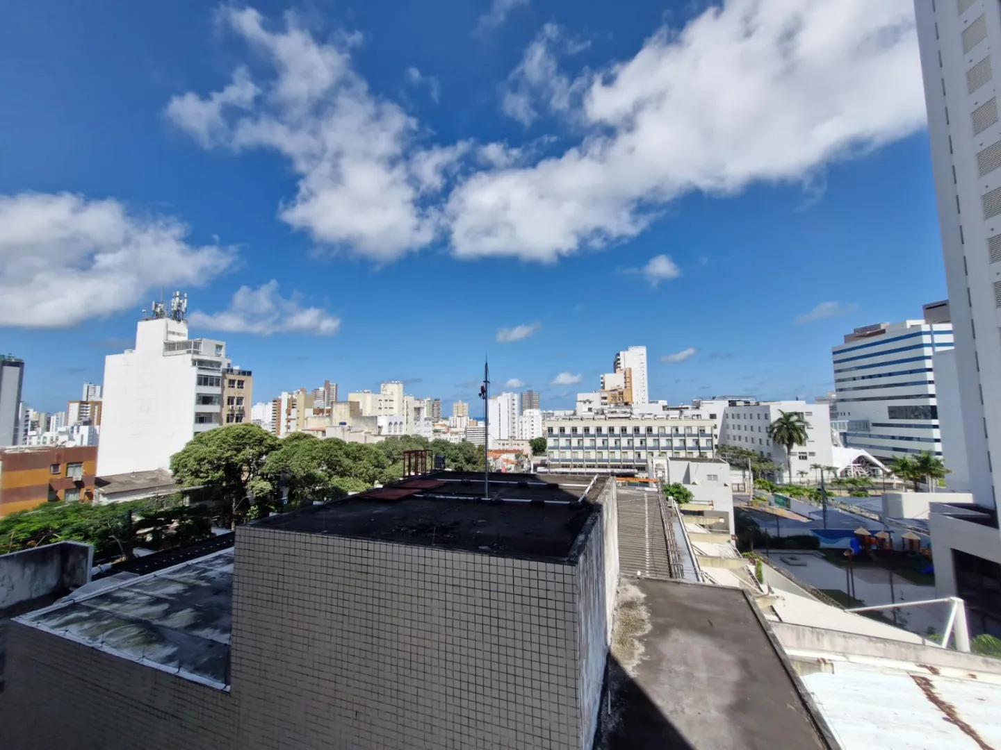 APARTAMENTO 3 QUARTOS SU&Iacute;TE DEPEND&Ecirc;NCIA GARAGEM ELEVADOR PORTARIA &Agrave; VENDA NA GRA&Ccedil;A Avenida Princesa Leopoldina Salvador - 
