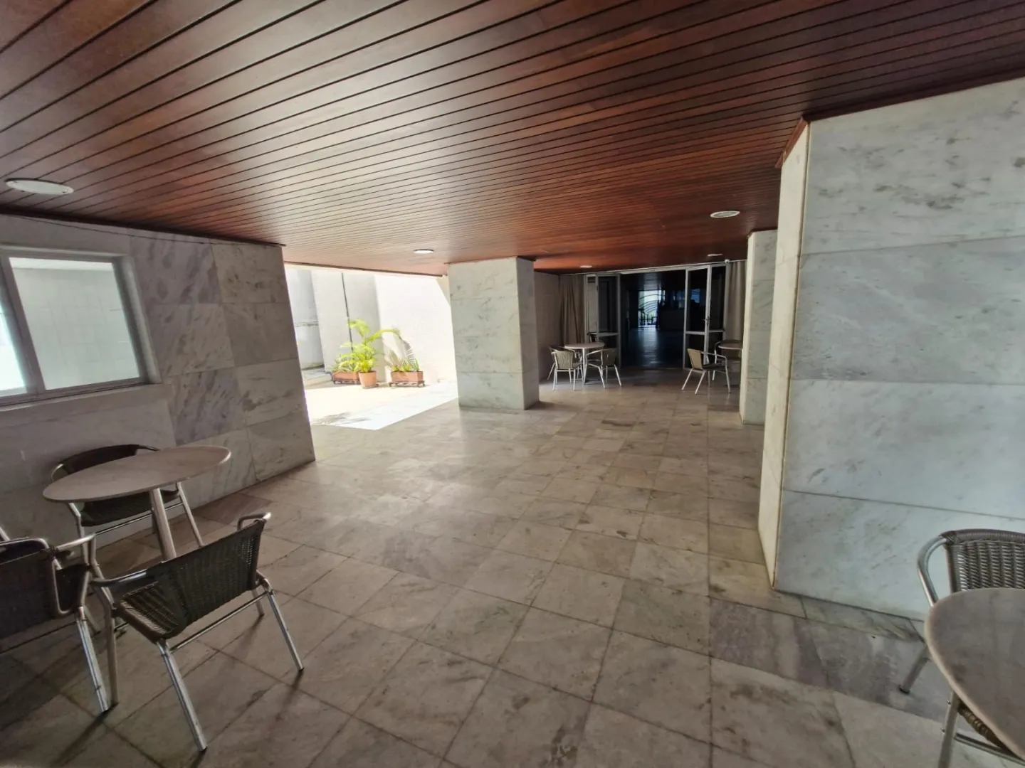 APARTAMENTO 3 QUARTOS SU&Iacute;TE DEPEND&Ecirc;NCIA GARAGEM ELEVADOR PORTARIA &Agrave; VENDA NA GRA&Ccedil;A Avenida Princesa Leopoldina Salvador - 