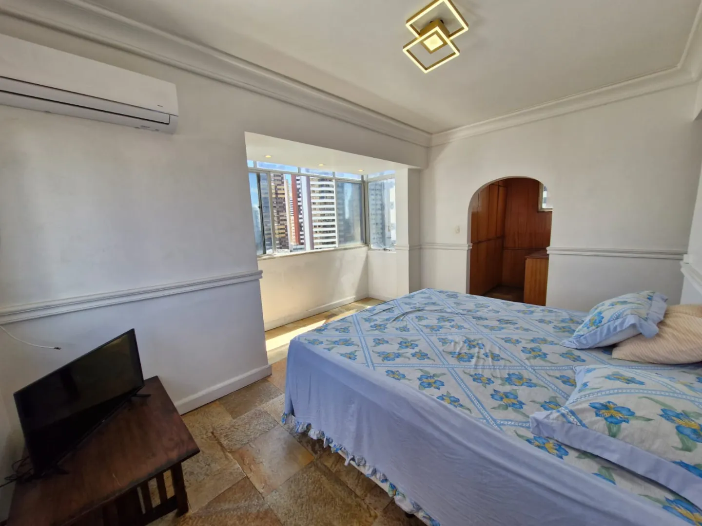 APARTAMENTO 3 QUARTOS SU&Iacute;TE DEPEND&Ecirc;NCIA GARAGEM ELEVADOR PORTARIA &Agrave; VENDA NA GRA&Ccedil;A Avenida Princesa Leopoldina Salvador - 