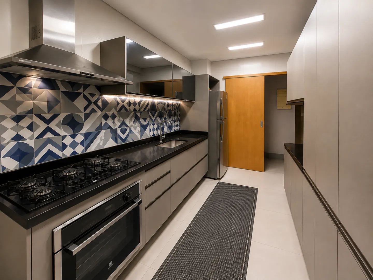 Apartamento de alto padr&atilde;o na Ponta da Praia &mdash; vista livre, 2 su&iacute;tes e porteira fechada Rua André Vidal de Negreiros Santos - 