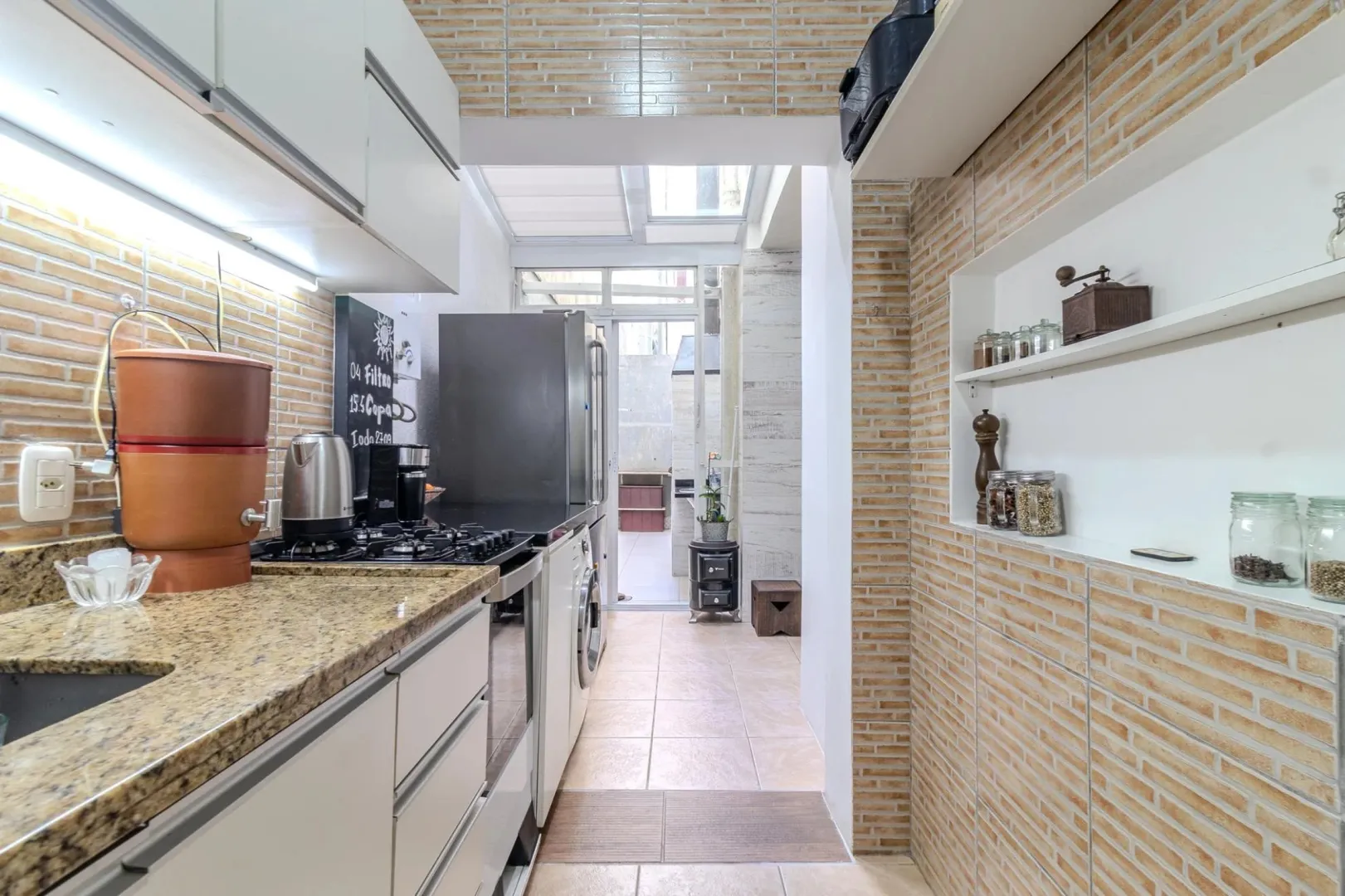 R$ 340.000 - APARTAMENTO T&Eacute;RREO - 45M2 - 1 DORM - P&Aacute;TIO Rua Coronel Bordini Porto Alegre - 